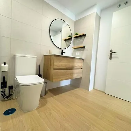 Cozy & Terrace Apartament5 شقة *