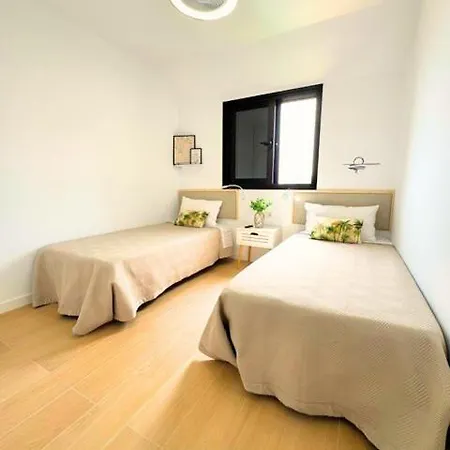 شقة Cozy & Terrace Apartament5 *