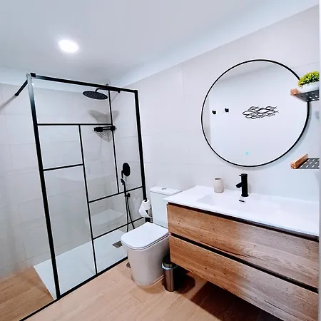 Cozy & Terrace Apartament5 شقة *