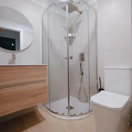 شقة Cozy & Terrace Apartament5 *